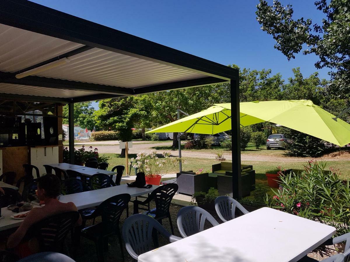 Camping Le Mouliat Hotel Moncrabeau Exterior photo